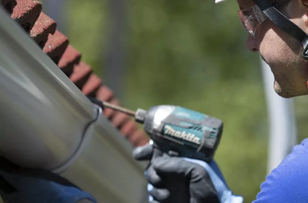 Vesikourun Asennus ja Huolto Pitävät Rakennuksen ja Tontin Kuivana